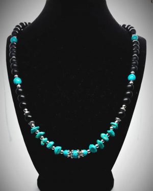 Collar corto de piedras naturales ónix mate y turquesas