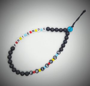 2025/08/1001154256.jpg Correa para celular Friends