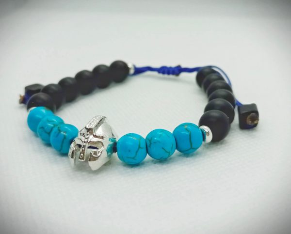 Pulsera ajustable de piedras naturales ónix mate, turquesas y dije de Gladiador plateado