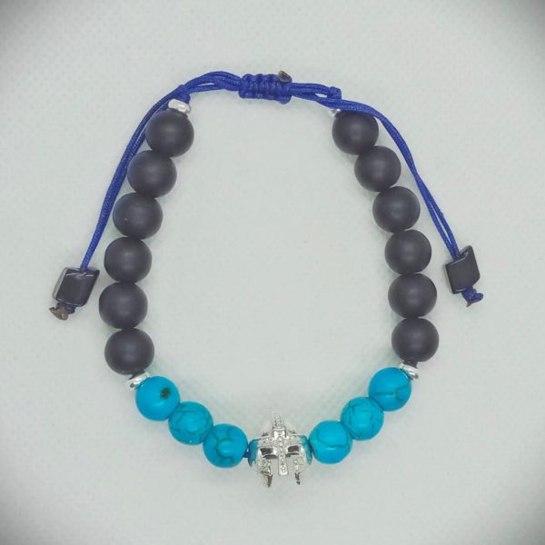 Pulsera ajustable de piedras naturales ónix mate, turquesas y dije de Gladiador plateado
