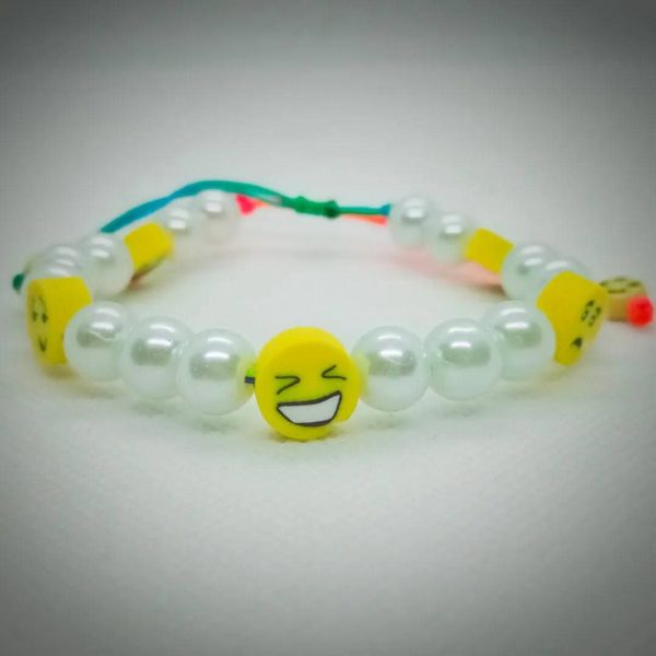 Pulsera ajustable de perlas artificiales y emojis