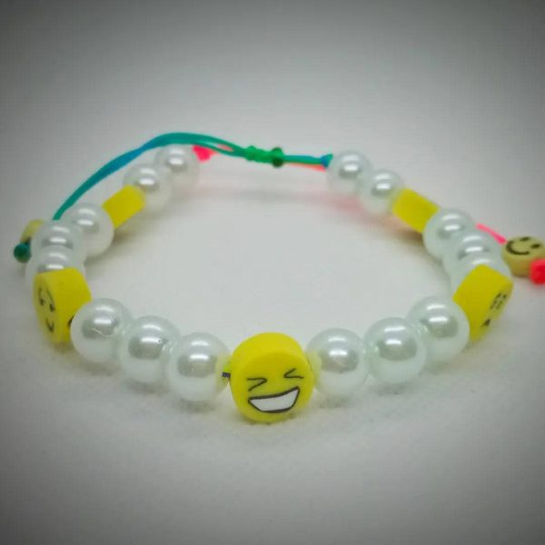 Pulsera ajustable de perlas artificiales y emojis