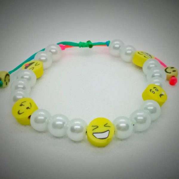 Pulsera ajustable de perlas artificiales y emojis