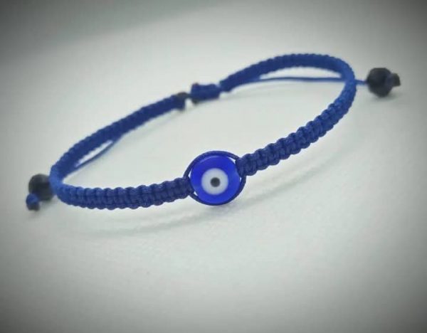 2025/08/1001177370.jpg Pulsera ajustable tejida a mano en hilo azul marino con dije de ojo turco