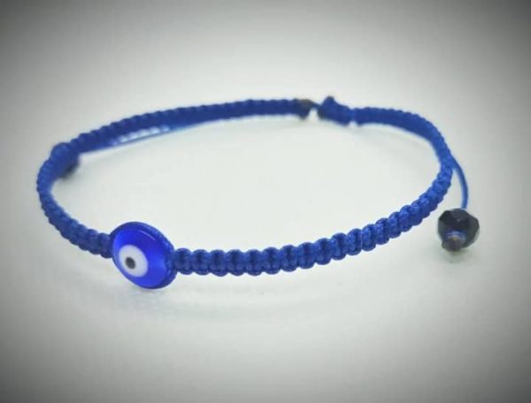 2025/08/1001177371.jpg Pulsera ajustable tejida a mano en hilo azul marino con dije de ojo turco