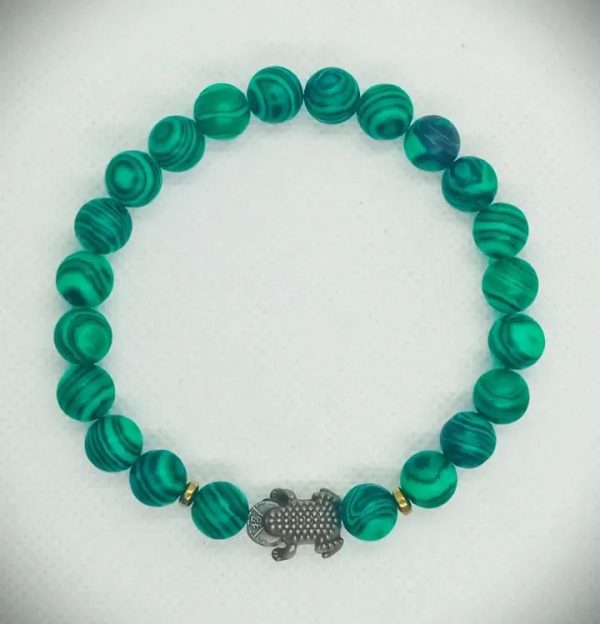 Pulsera elástica de piedras naturales malaquita, hematitas doradas y dije de Sapo en oro viejo