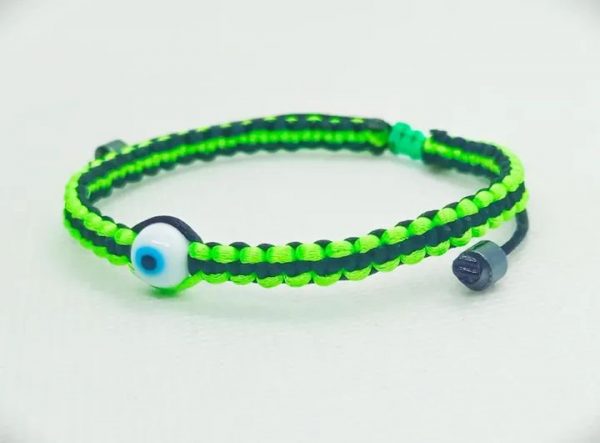 Pulsera tejida a mano en hilo bicolor con ojo turco