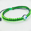 Pulsera tejida a mano en hilo bicolor con ojo turco