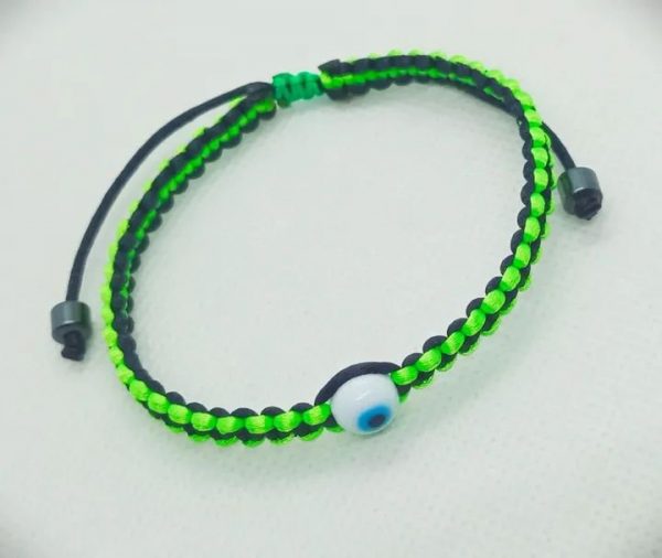 Pulsera tejida a mano en hilo bicolor con ojo turco