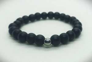 Pulsera de piedras naturales ónix mate con cuenta de hematita natural