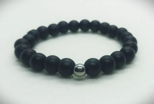 Pulsera de piedras naturales ónix mate con cuenta de hematita natural