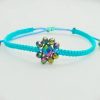 Pulsera ajustable tejida a mano con flor de cristales facetados