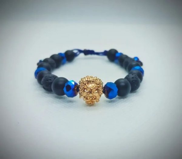 2026/01/1002576119.jpg Pulsera de cabeza de león con piedras naturales ónix mate, roca volcánica y cristales facetados azul eléctrico