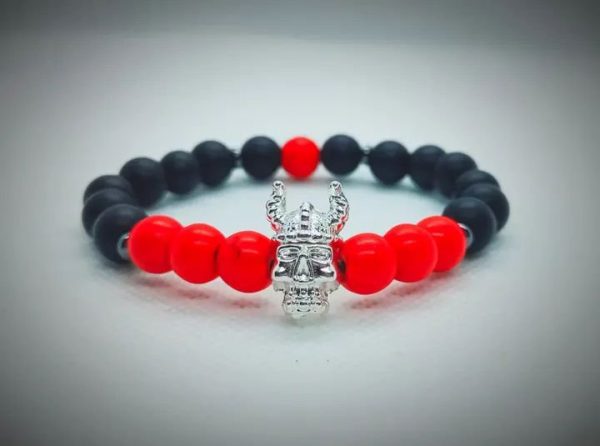 Pulsera de Vikingo plateado con piedras naturales ónix mate y howlita roja