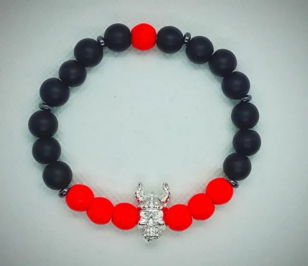 Pulsera de Vikingo plateado con piedras naturales ónix mate y howlita roja