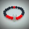 Pulsera de Vikingo plateado con piedras naturales ónix mate y howlita roja