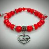 Pulsera ajustable de piedras naturales howlita roja, separadores de hematita y dije colgante de corazón-love plateado