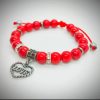 Pulsera ajustable de piedras naturales howlita roja, separadores de hematita y dije colgante de corazón-love plateado