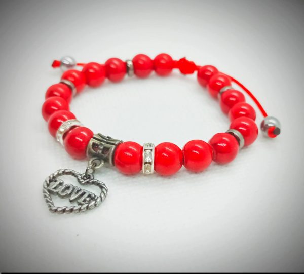 Pulsera ajustable de piedras naturales howlita roja, separadores de hematita y dije colgante de corazón-love plateado
