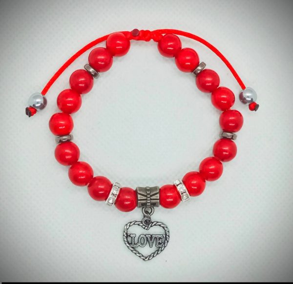 Pulsera ajustable de piedras naturales howlita roja, separadores de hematita y dije colgante de corazón-love plateado